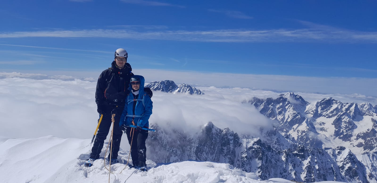 Vystup_s_horskym_vodcom_na Ladovy_stit_- vrchol